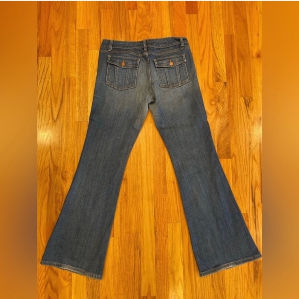 Gap Limited edition medium wash mid rise flare leg - Picture 6 of 8